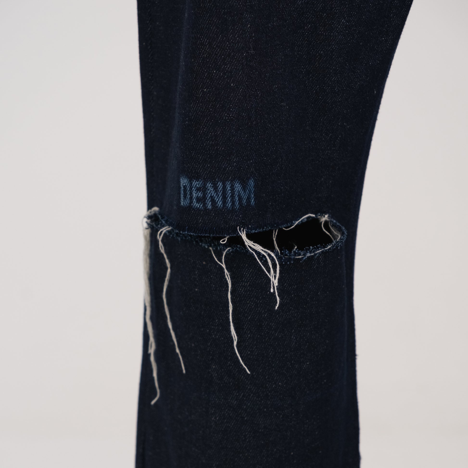 LE PANTALON DENIM DESTROY