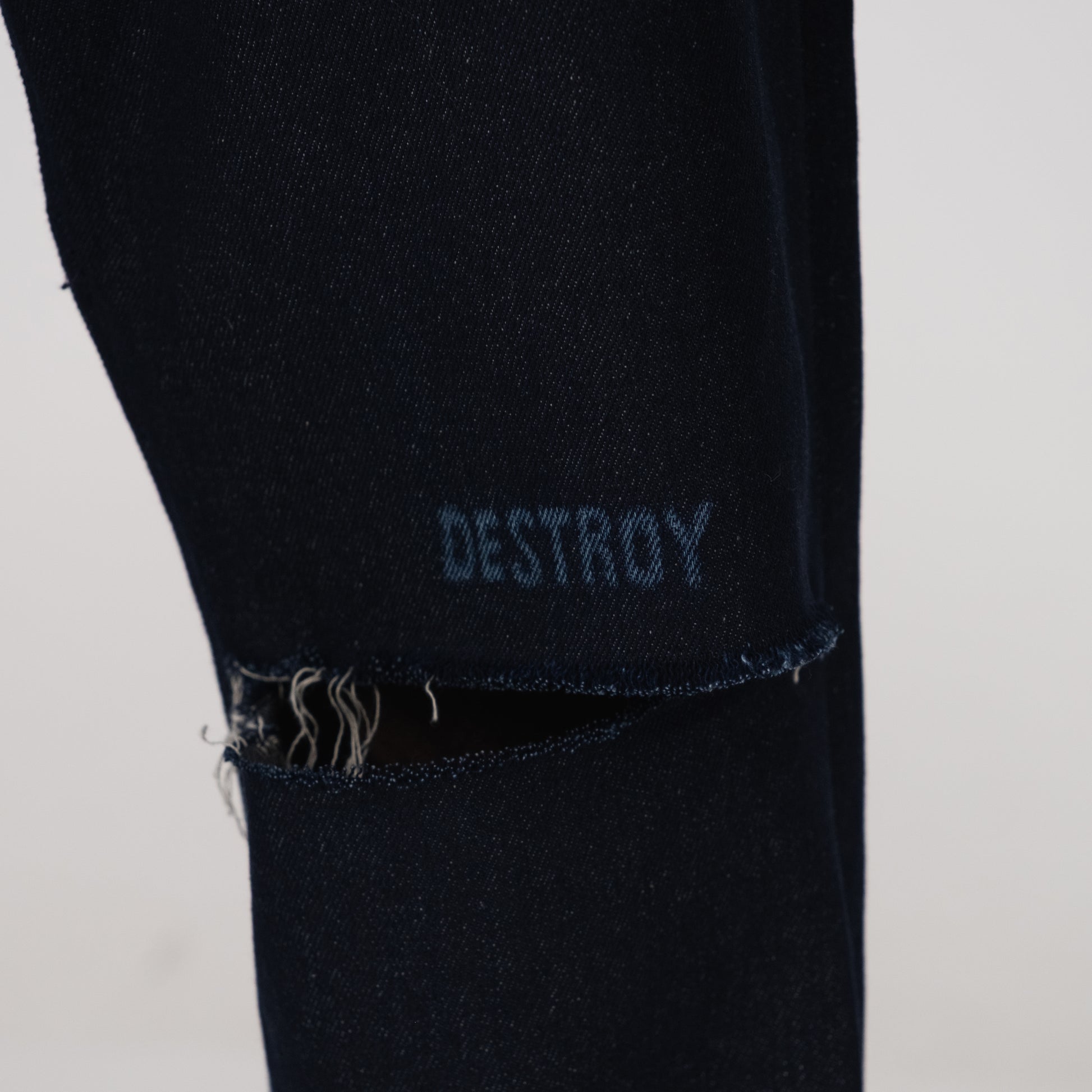 LE PANTALON DENIM DESTROY